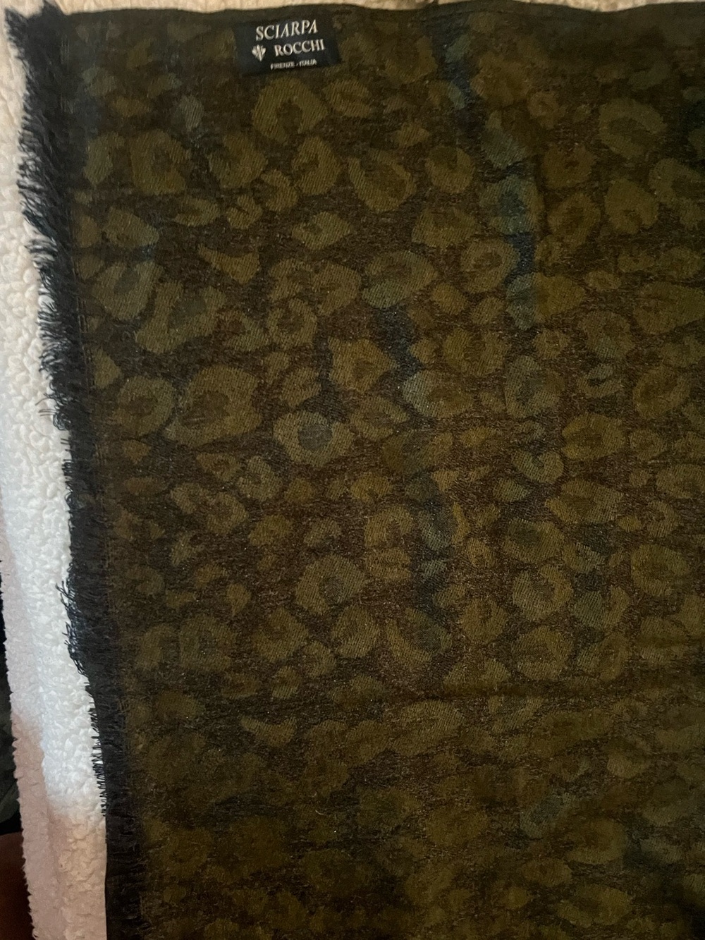 Green Leopard Pattern Scarf - Picture 3 of 3